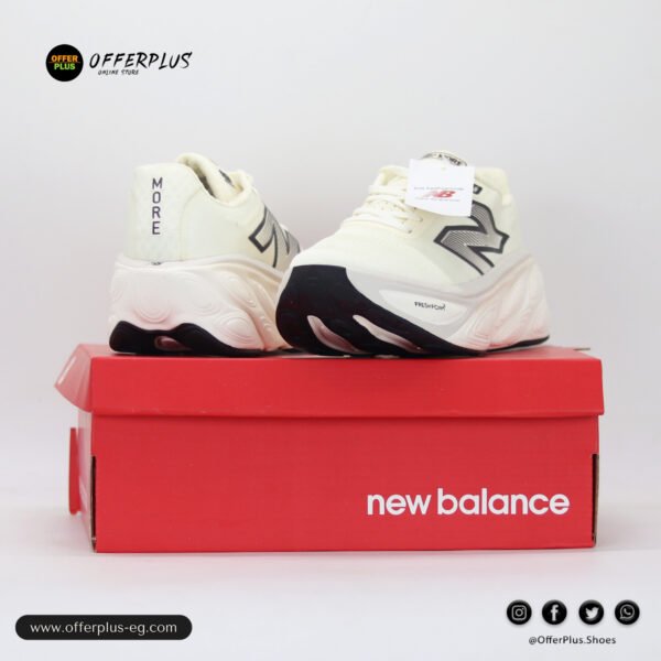 ⁦New Balance Fresh Foam X More v5 Sneakers 2025- Offwhite⁩ - الصورة ⁦4⁩